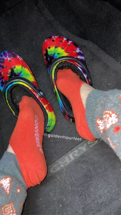 Upvote for no show socks & comments for ankle socks😈