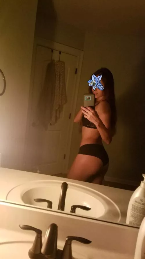 Was cleaning out some old messages and came across this she had sent to an old fwb😏