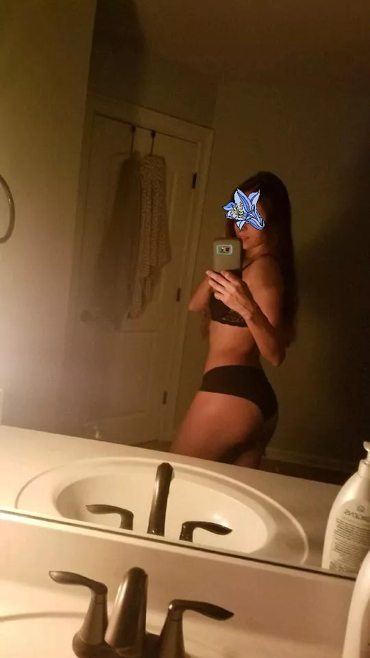 Was cleaning out some old messages and came across this she had sent to an old fwb😏