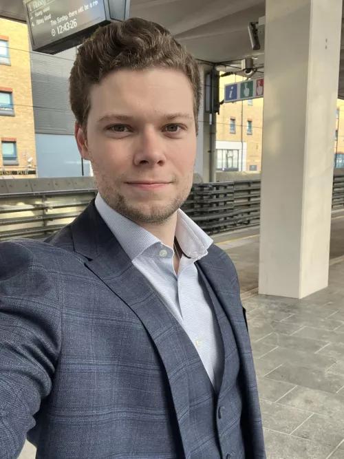 Was on my way to compère a corporate party when I took this. Hopefully looked the part! 😂 🏳️🌈