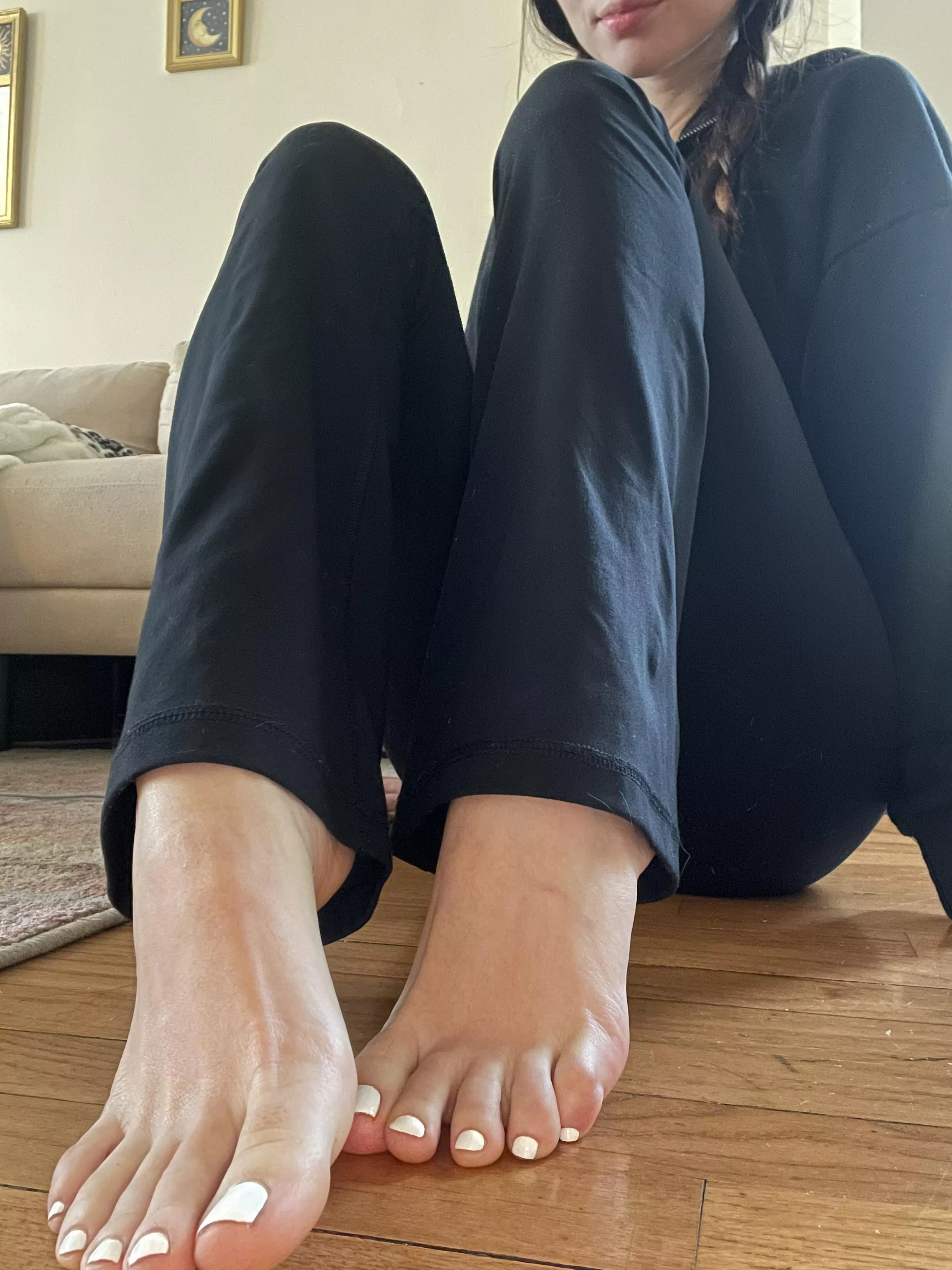 White nail polish makes me feel angelic🥲😇