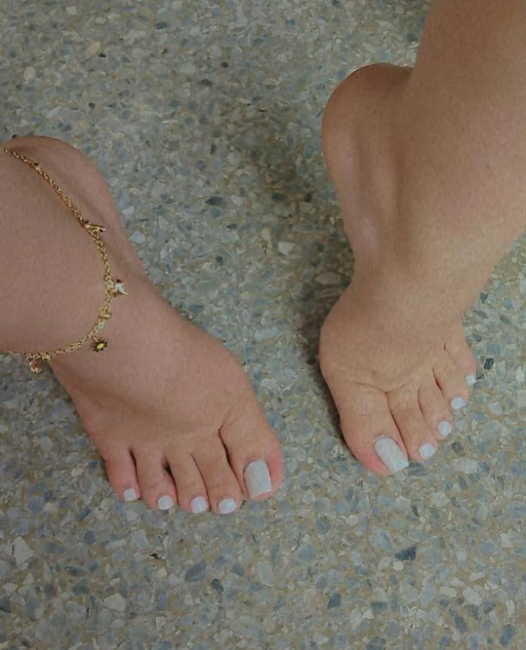 Who wants to lick my perfect feet😈💦oc