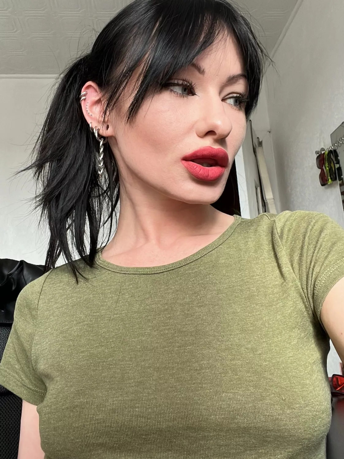 Who would like to see my feet