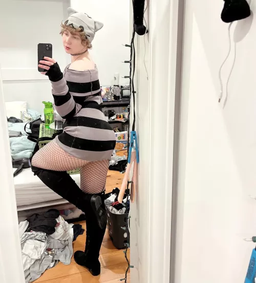 wore this to class the other day 😎 felt very cool and also very anxious