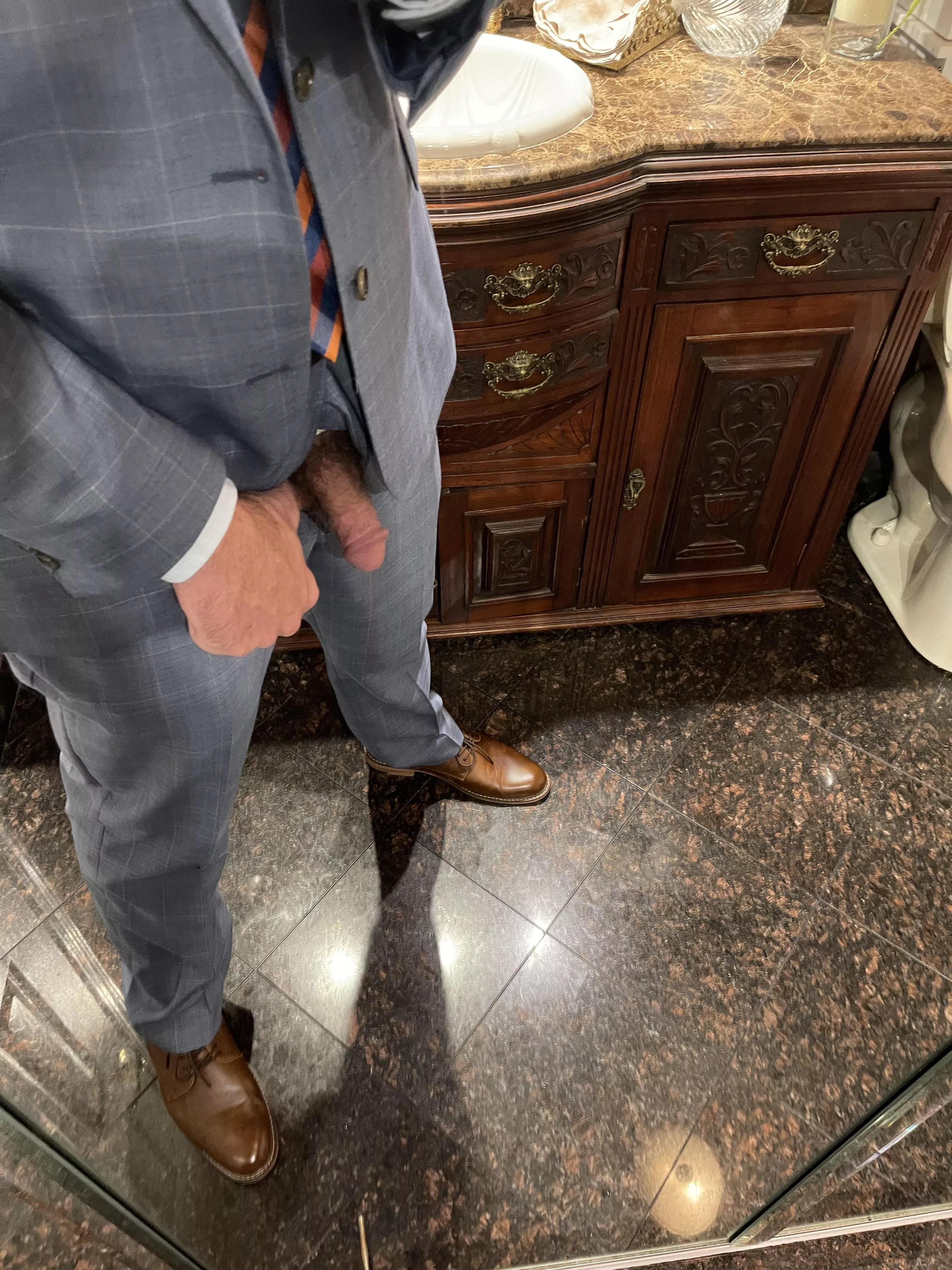 [40] at a fancy wedding and couldn’t resist a quick dick pic in the bathroom. 6’4” 210, married dad