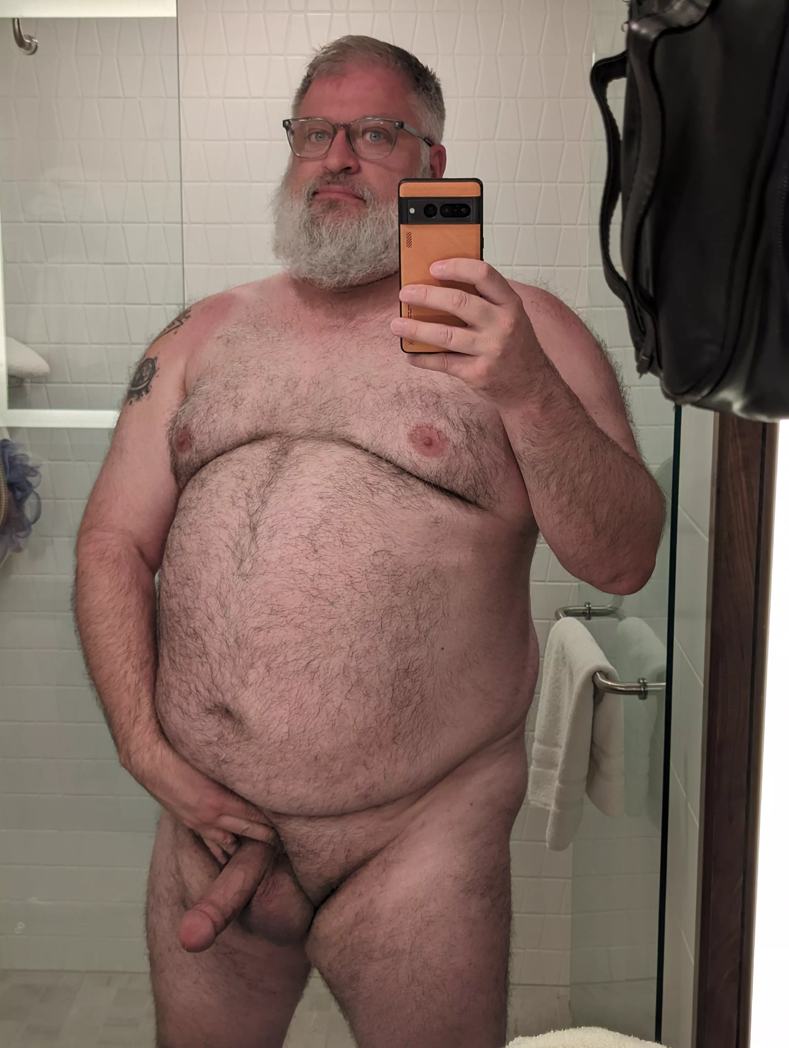 (45) Would you suck this Daddy bear cock?