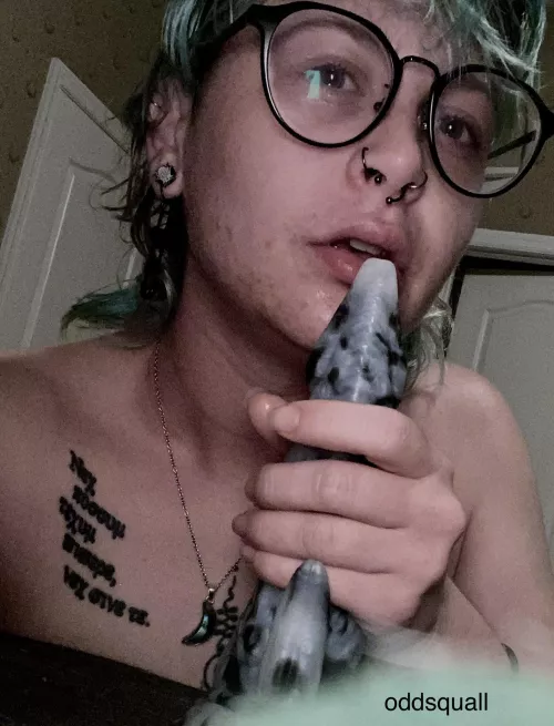 a boi sucking alien dick