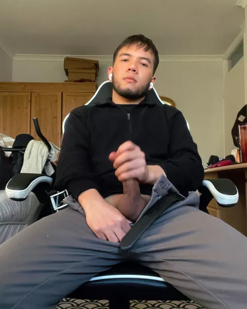 A little break from gaming to rub one out 😅