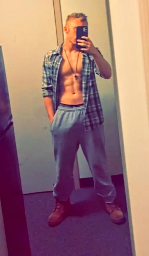 anyone make this soft bulge go hard for me? 😜