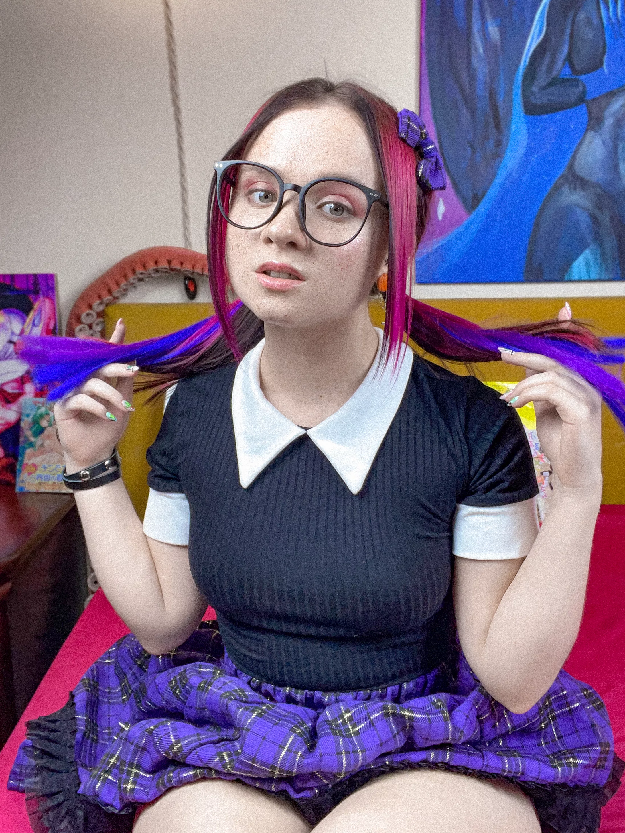 Bespectacled cutie came to please you 🤓