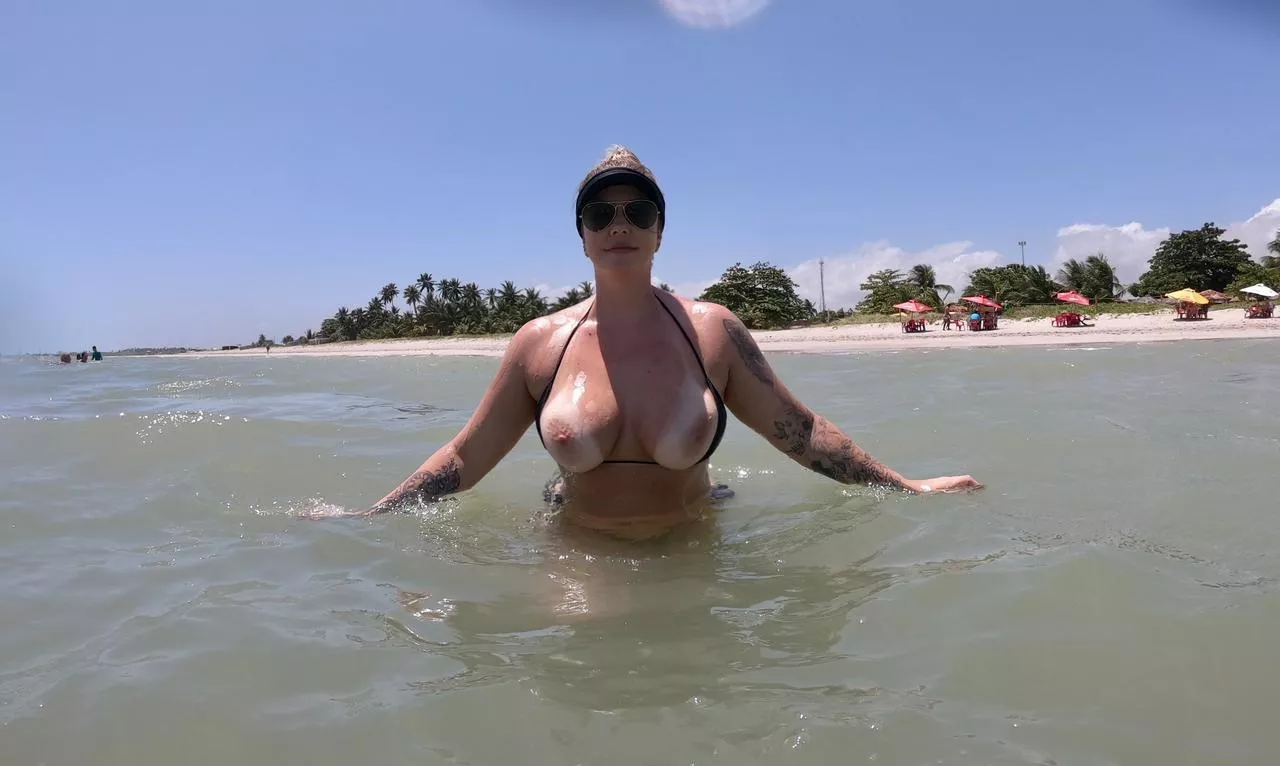 Brazilians have the best tan lines, agree