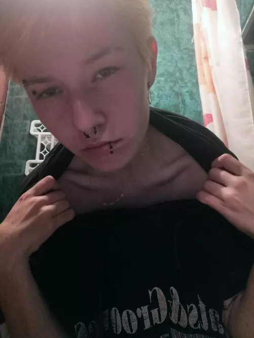 collarbones are my favorite body part