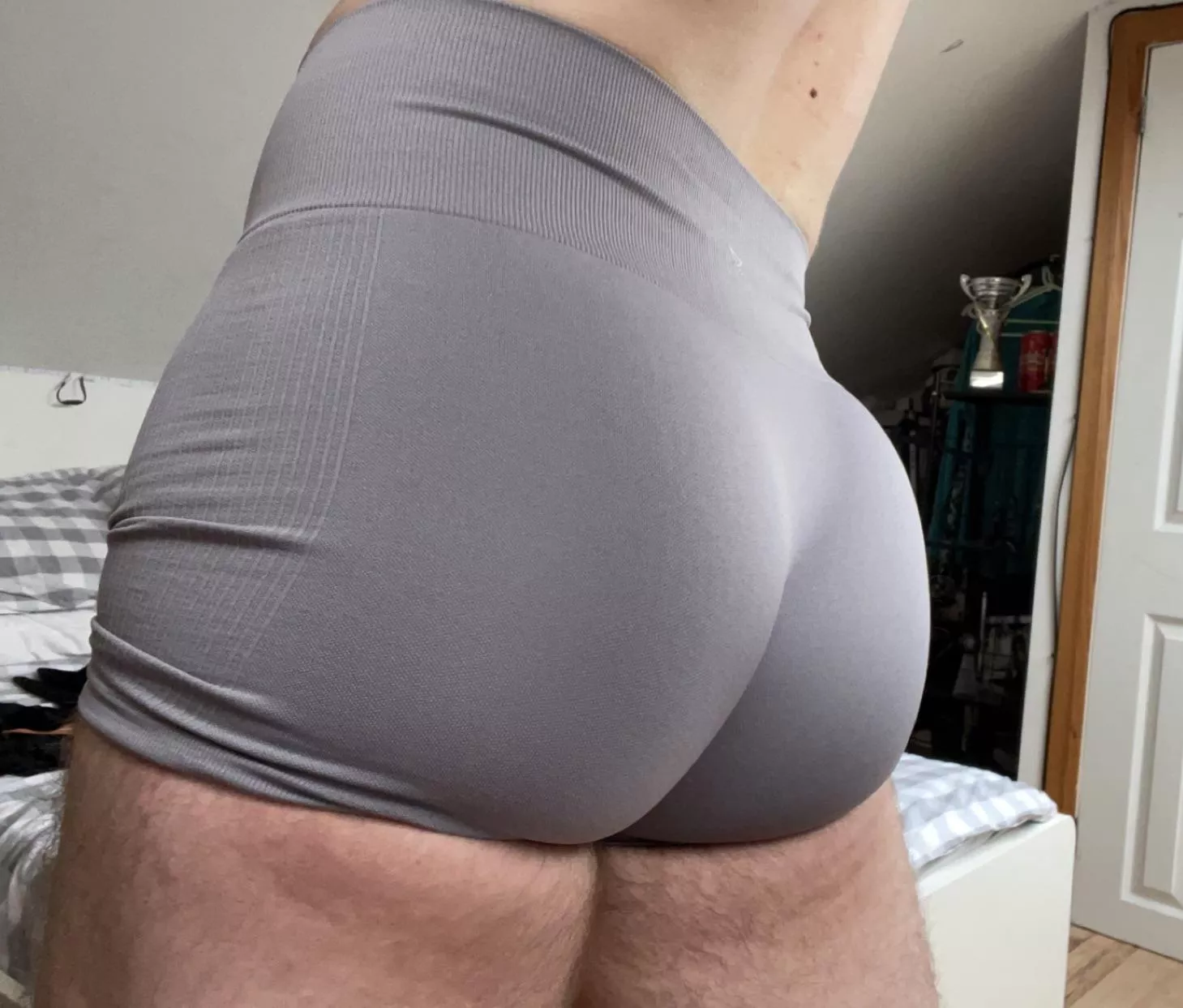 Does it look like I squat?