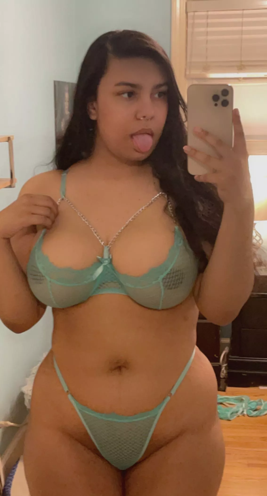 Hypnotizing you with my curves, is it working?