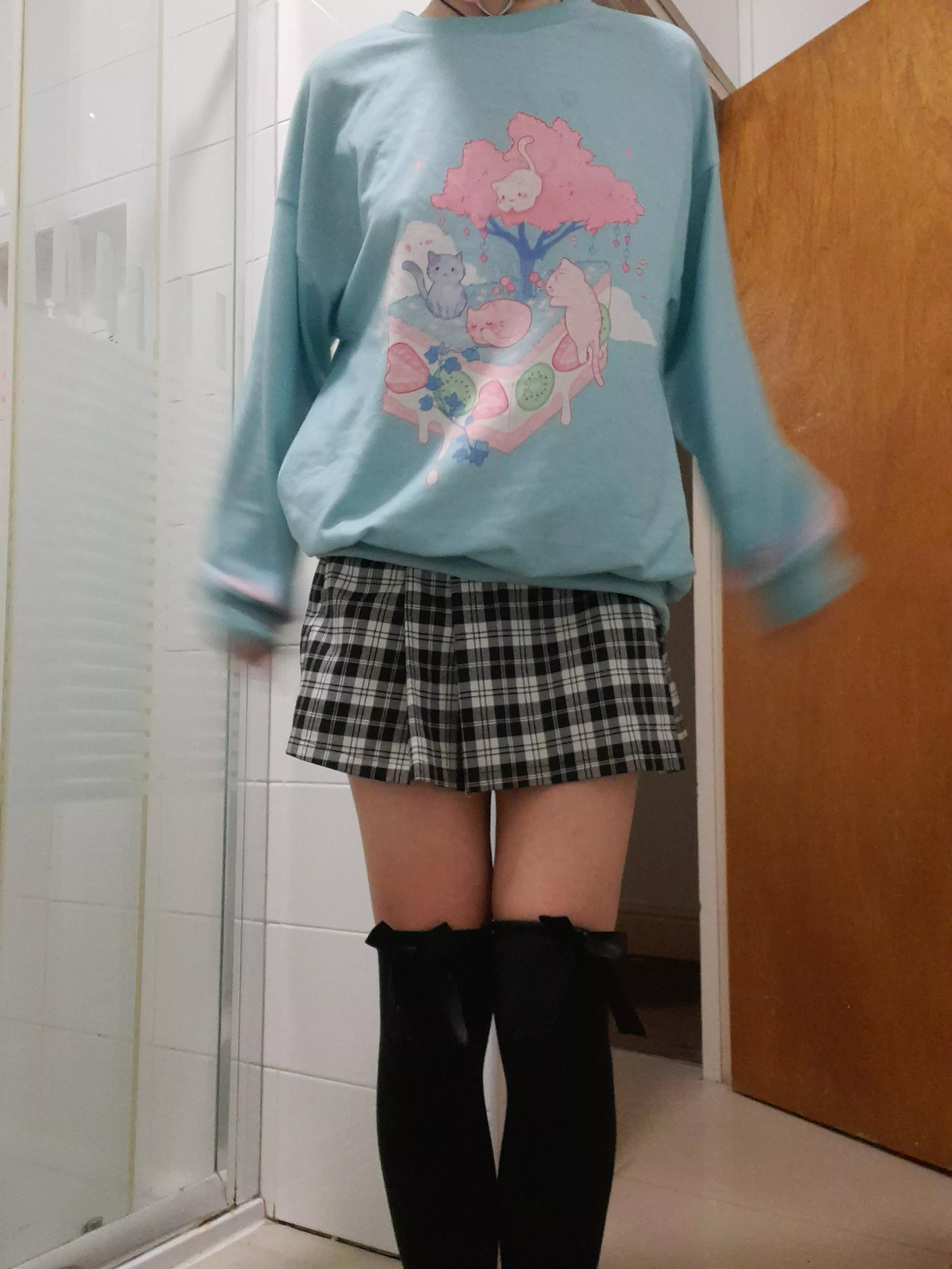 i love dressing up late at night! this is an odd combo for me but it's so comfy <3