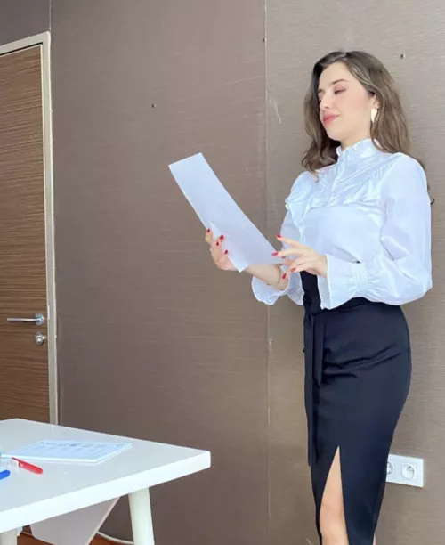 I'm reading my report for my boss 💆🏻‍♀️