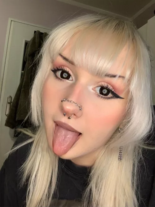 My face and mouth is all yours 🤤🥰