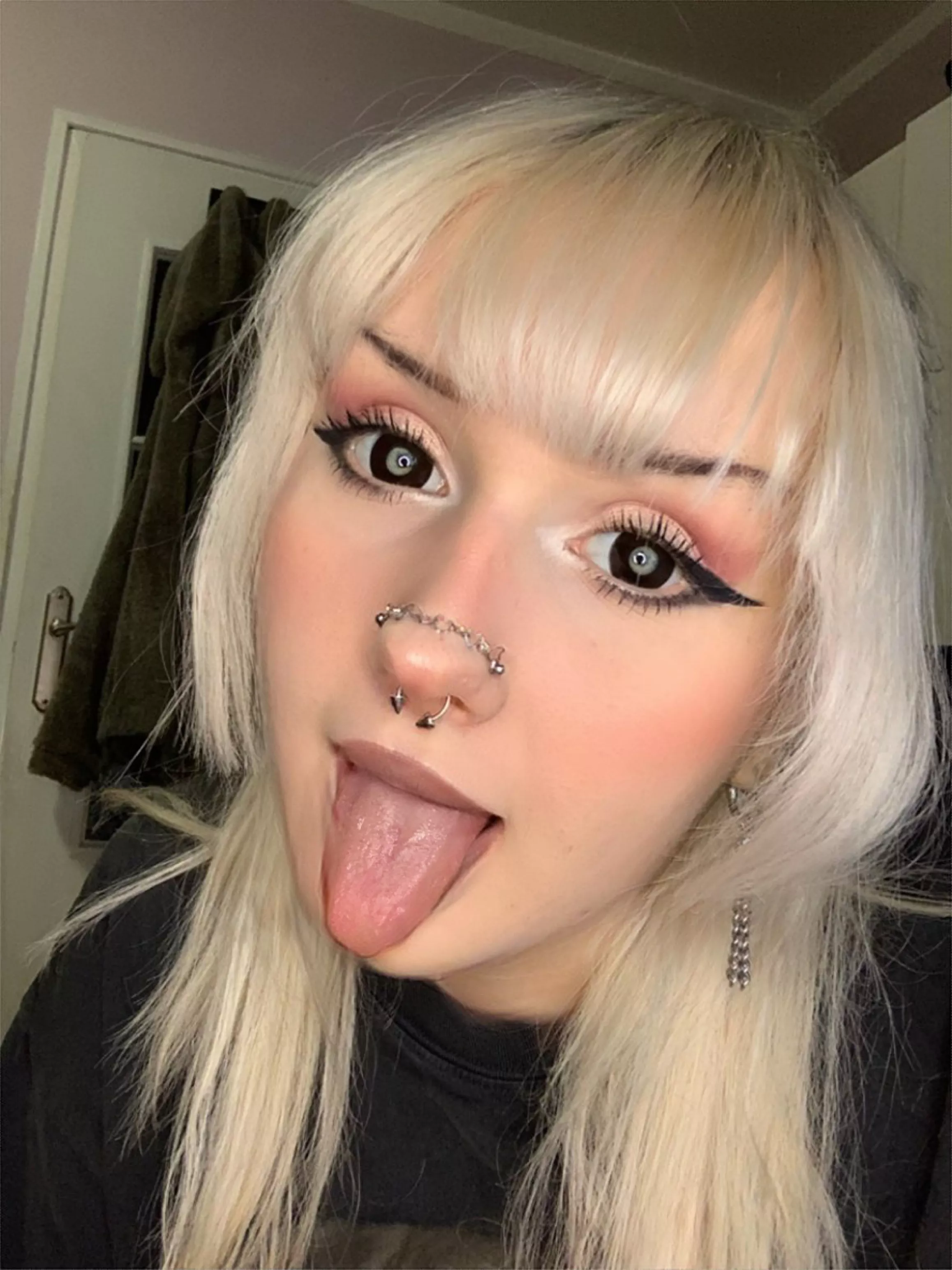 My face and mouth is all yours 🤤🥰