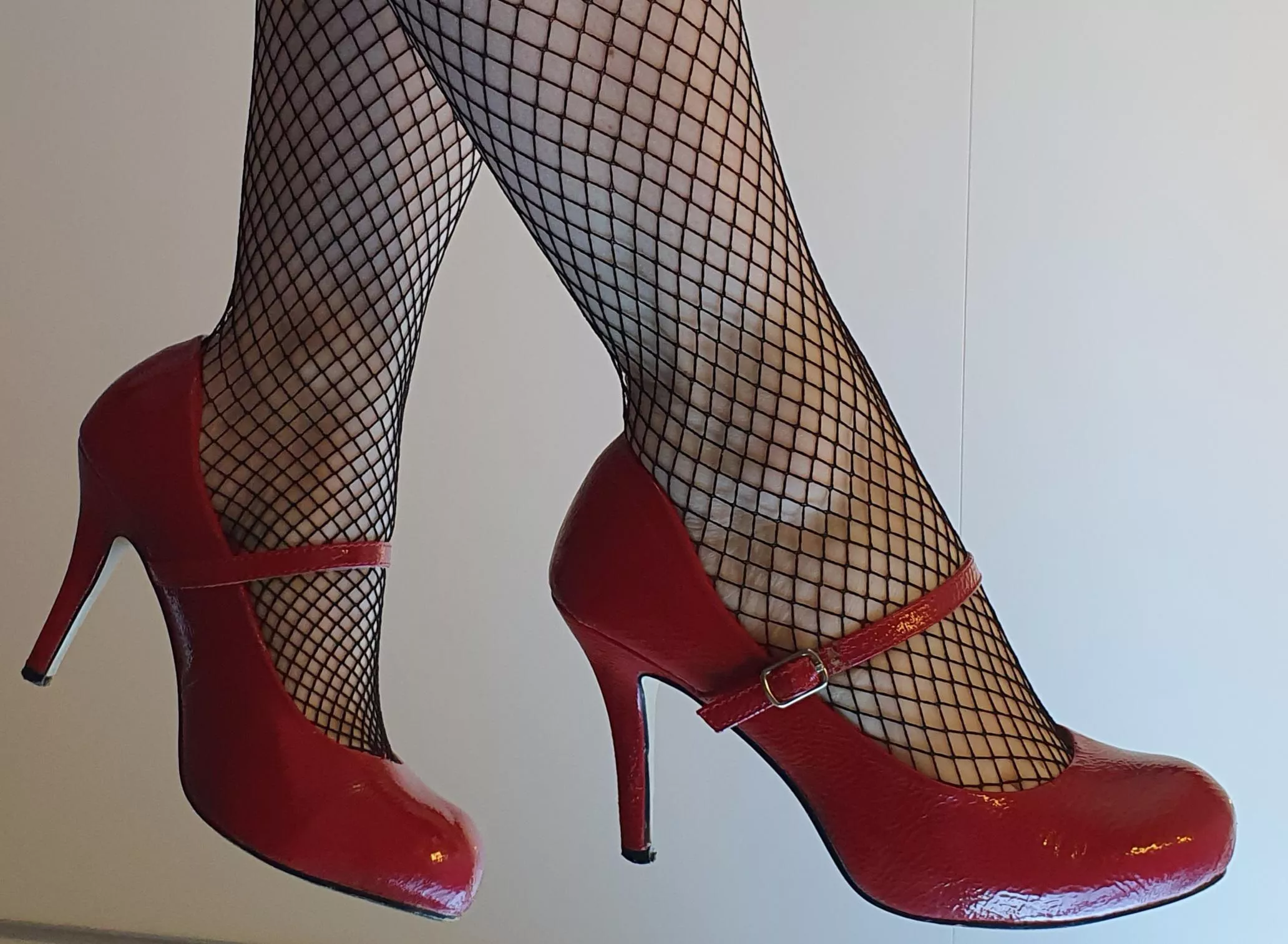 Red heels & Fishnets 😊