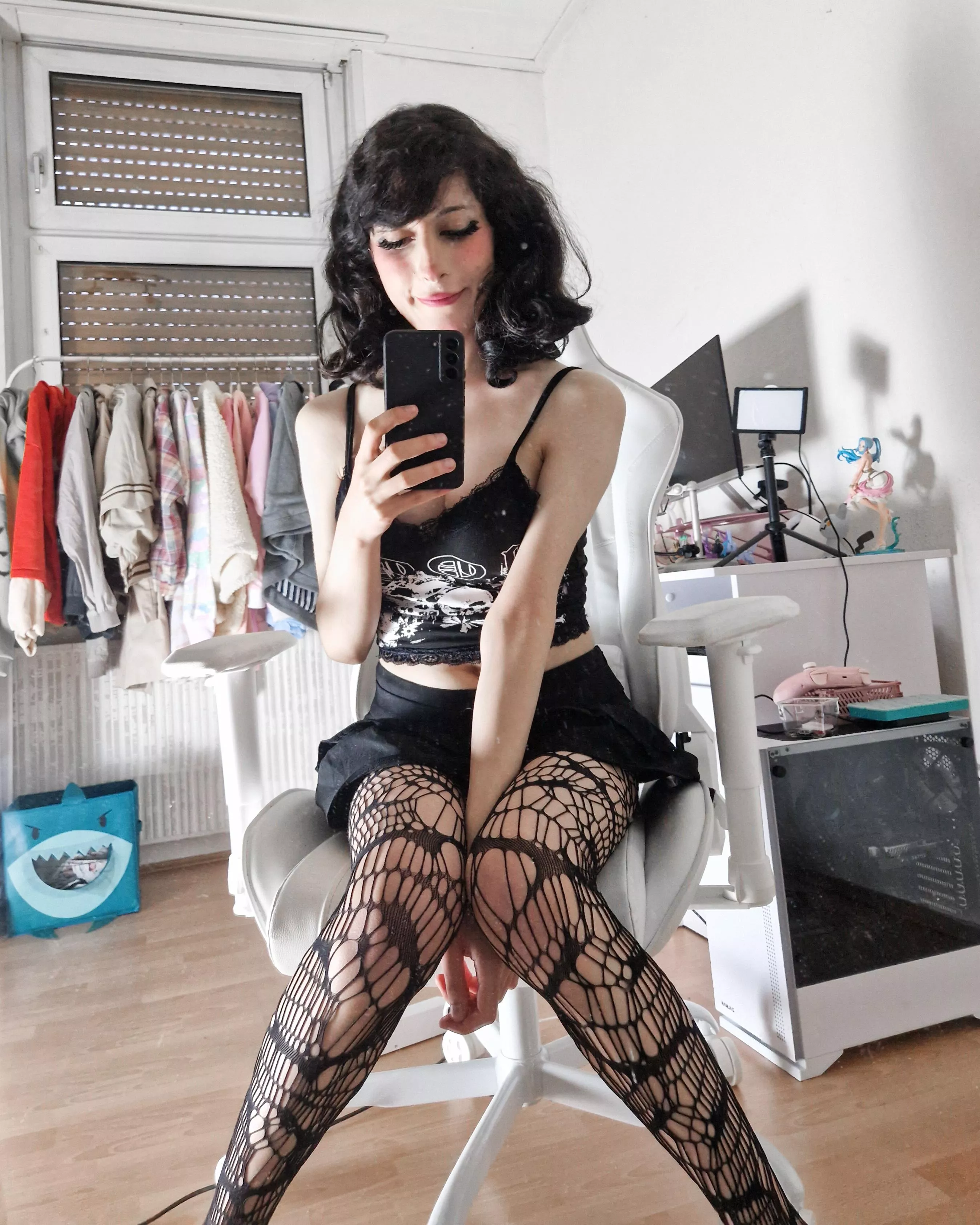 sending love to anyone reading this <3