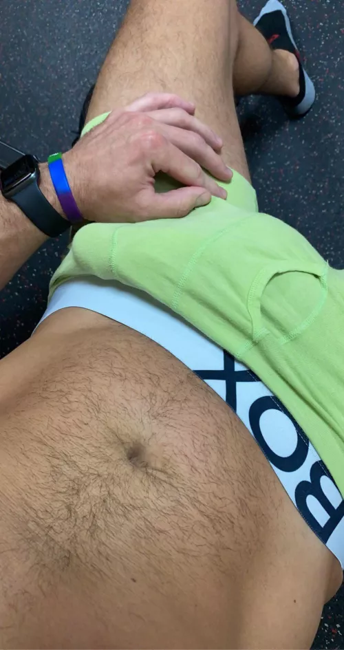 Someone decided to say hey at the gym😋