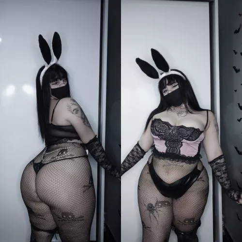 Squeeze my hips and spank my booty!