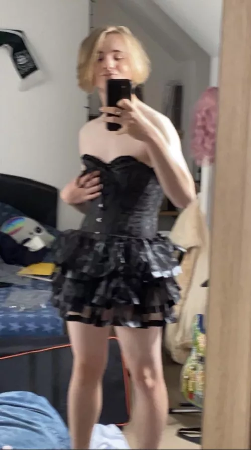 this dress is so cute <3