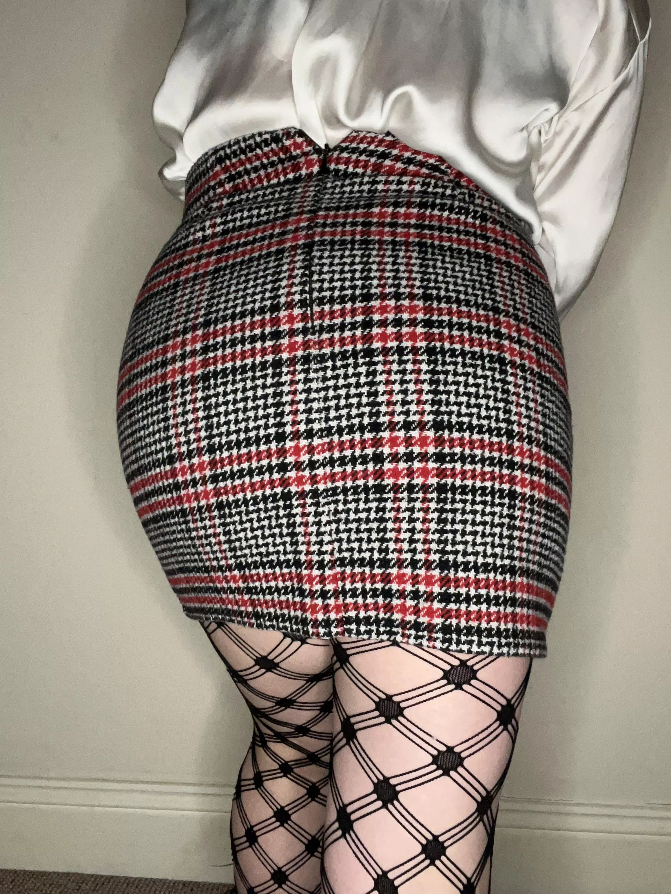 Unzip your trousers and let me straddle your lap 🥵