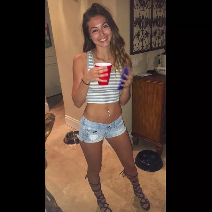 Who wears short shorts (and a crop top)?