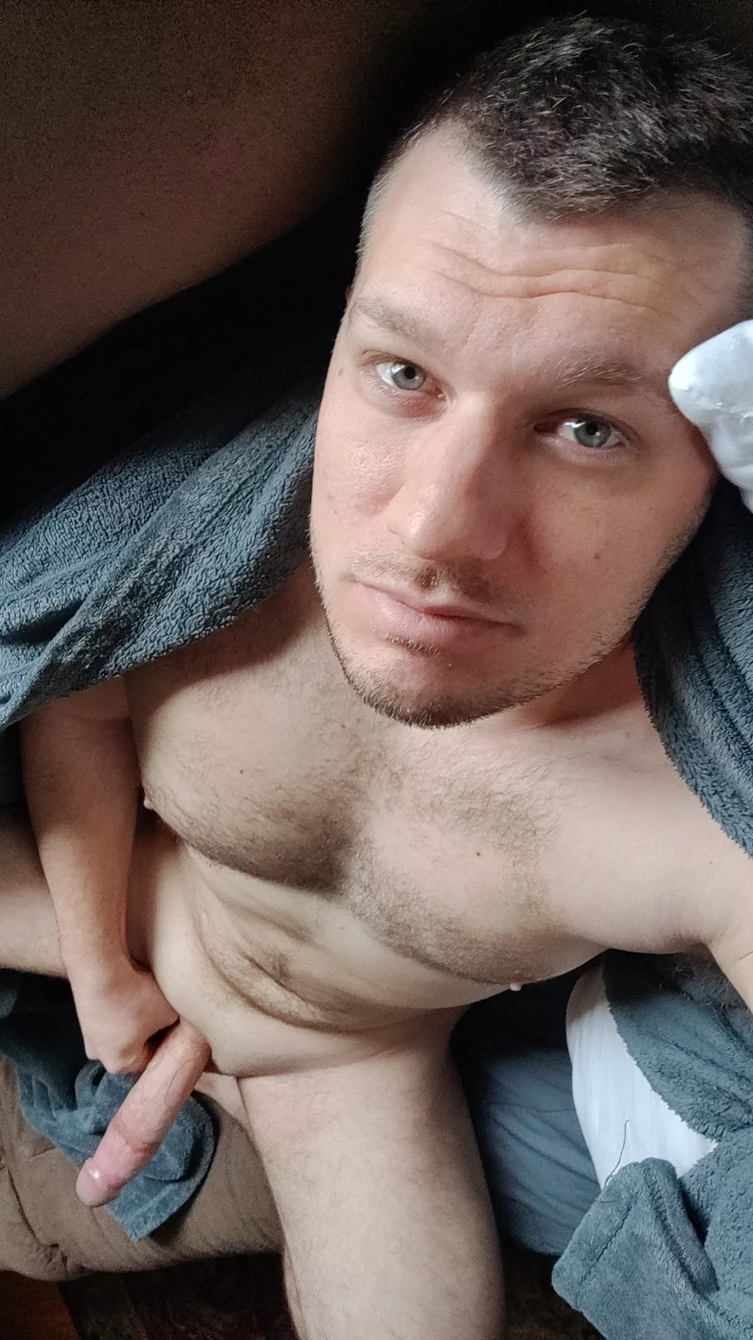 woke up like this ..but I need a hand ;). DMs open (m) for f
