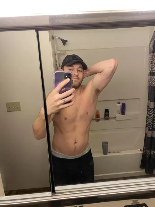 (24) Fuck I love the smell of my pits after work 😋