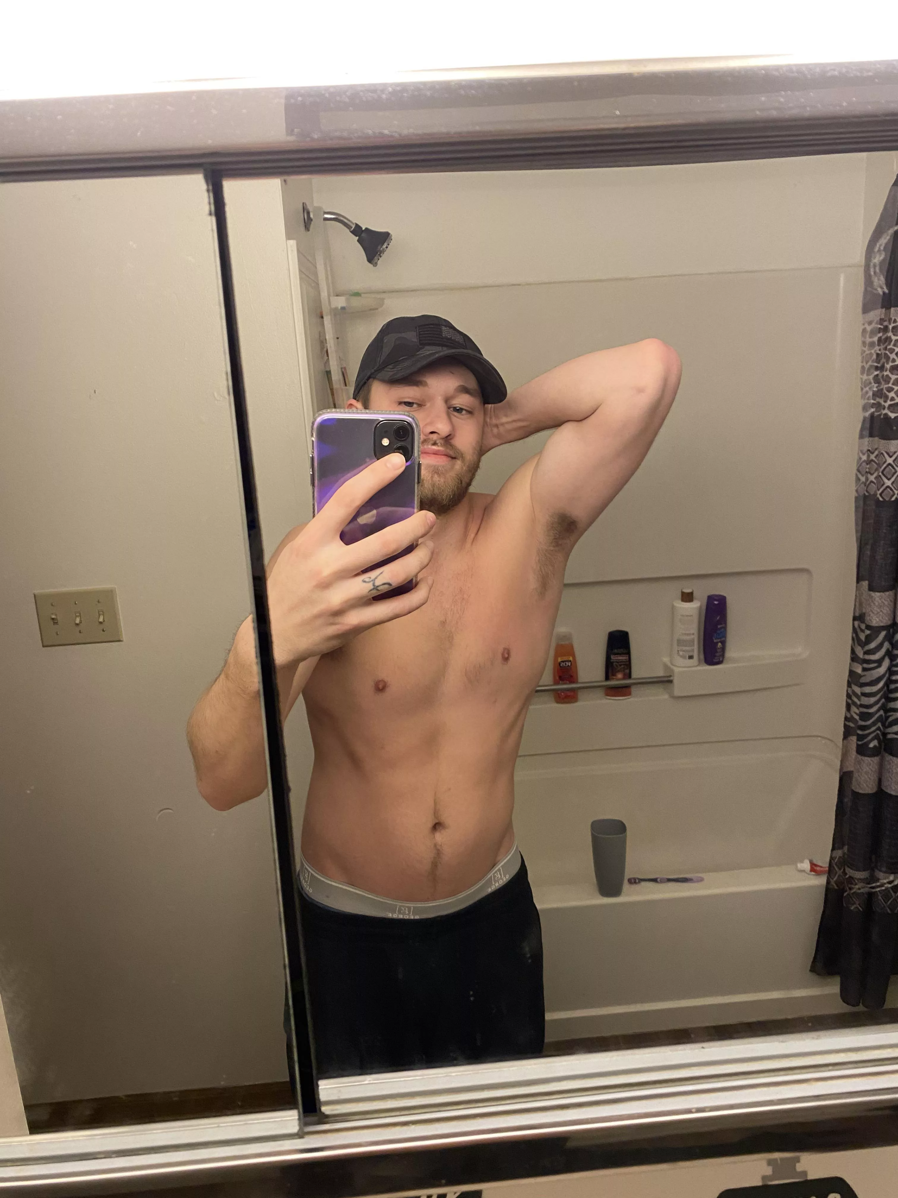 (24) Fuck I love the smell of my pits after work 😋