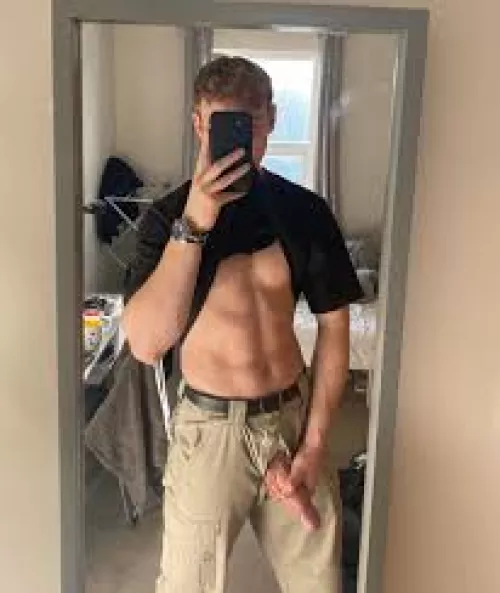 25 UK boy looking for under 23 fit boys for fun. gray_paul22