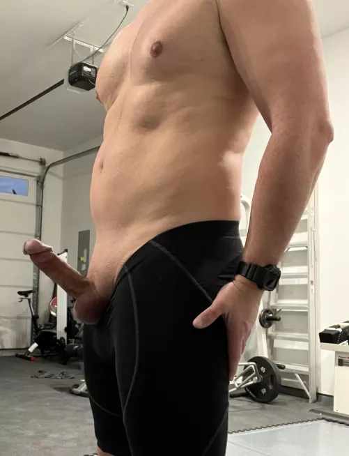 (41) Garage gym selfie 🏋🏼