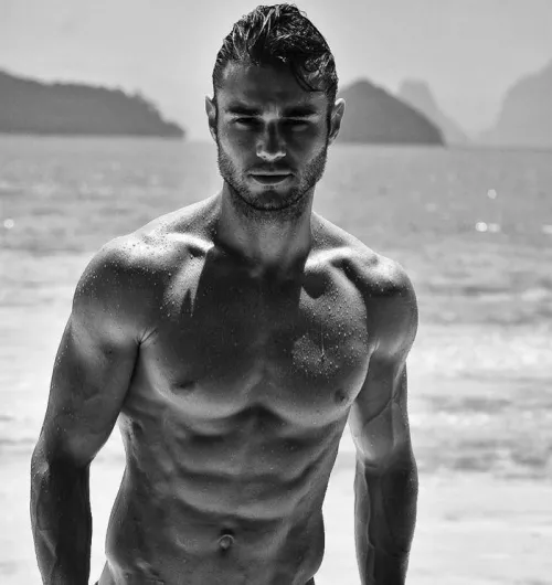 “Amadeo Leandro” …