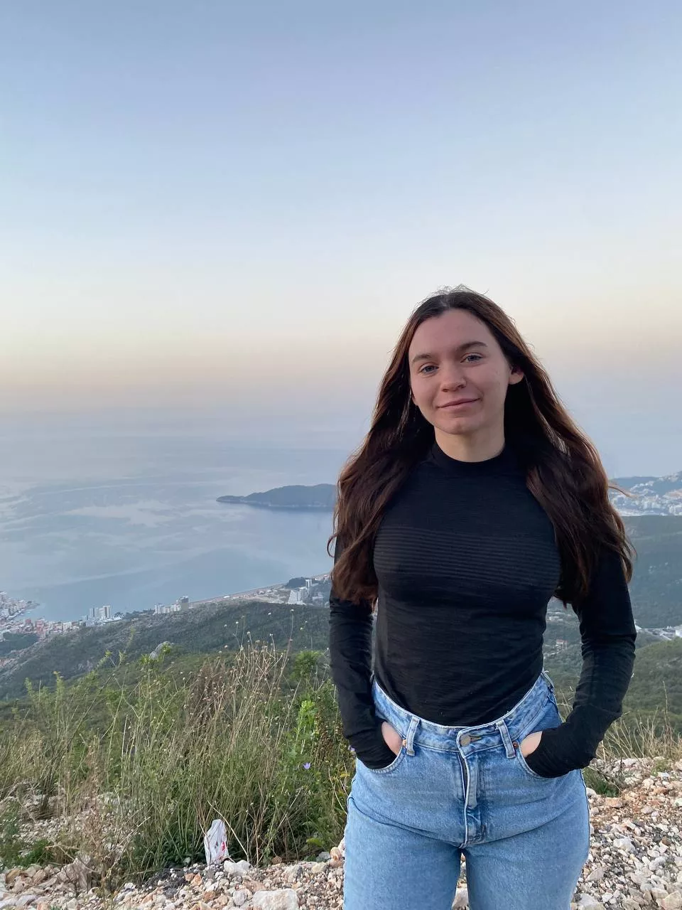 Braless at an altitude of 900m above the sea 😳😅