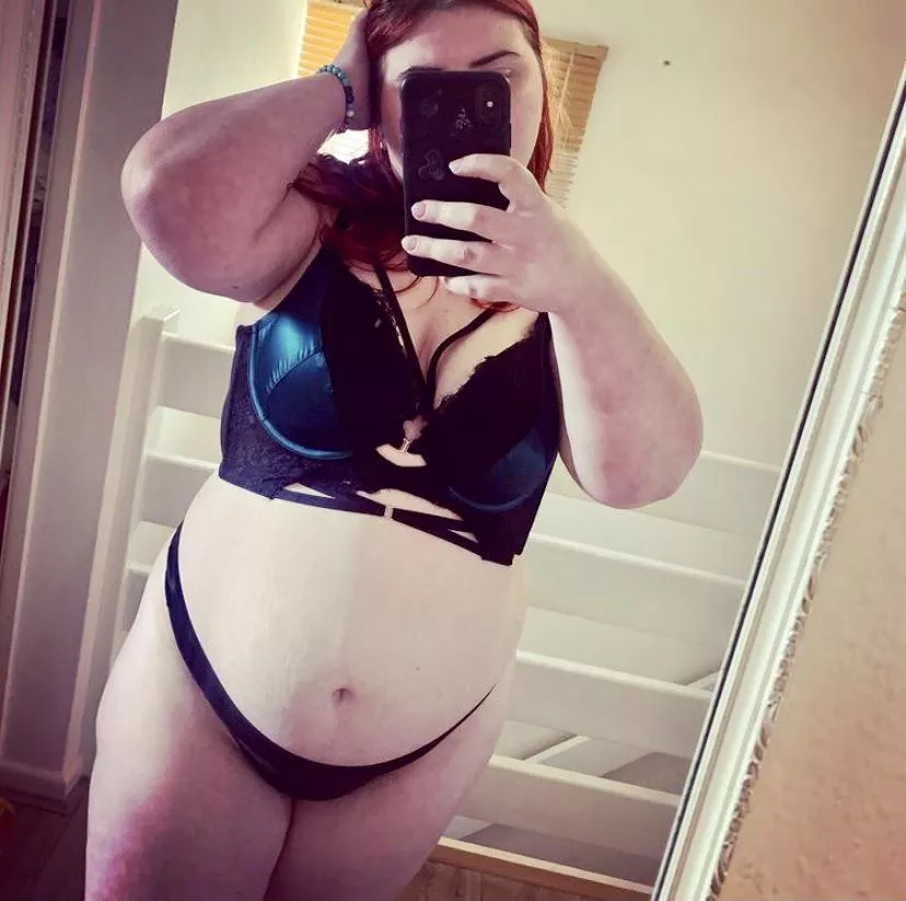 Come cuddle and snuggle with me 😘