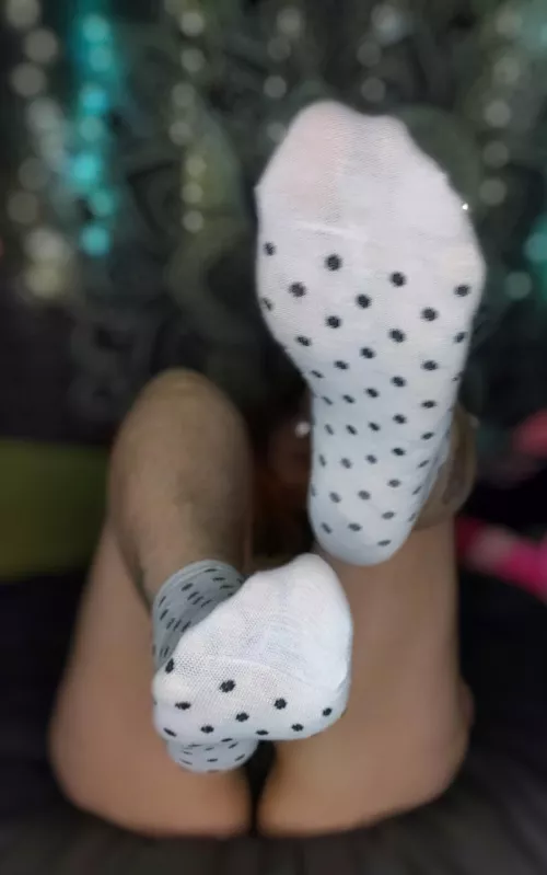 [f] Who wants to help me get these pretty clean socks a little messy? 😏😈