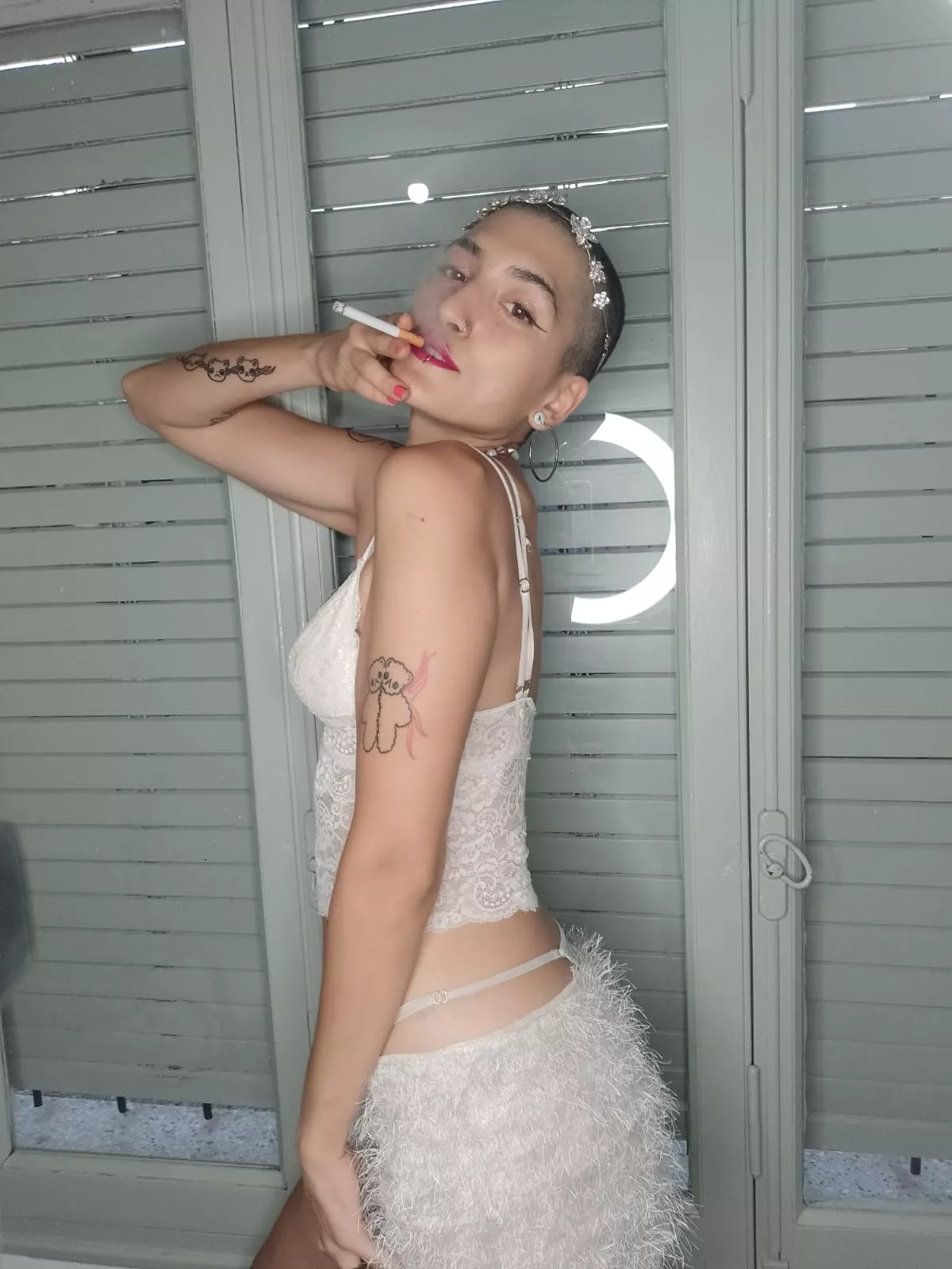 hi my love, do you want to lick me when i'm smoking? 🥵