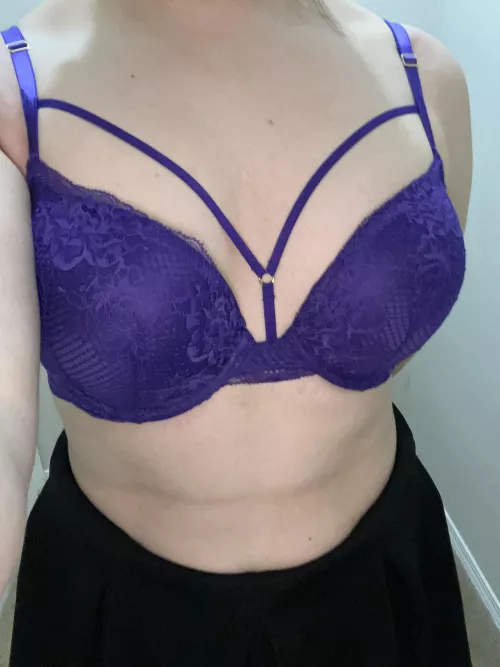 I may not be a big tiddie goth gf…but my bras sure help me look the part