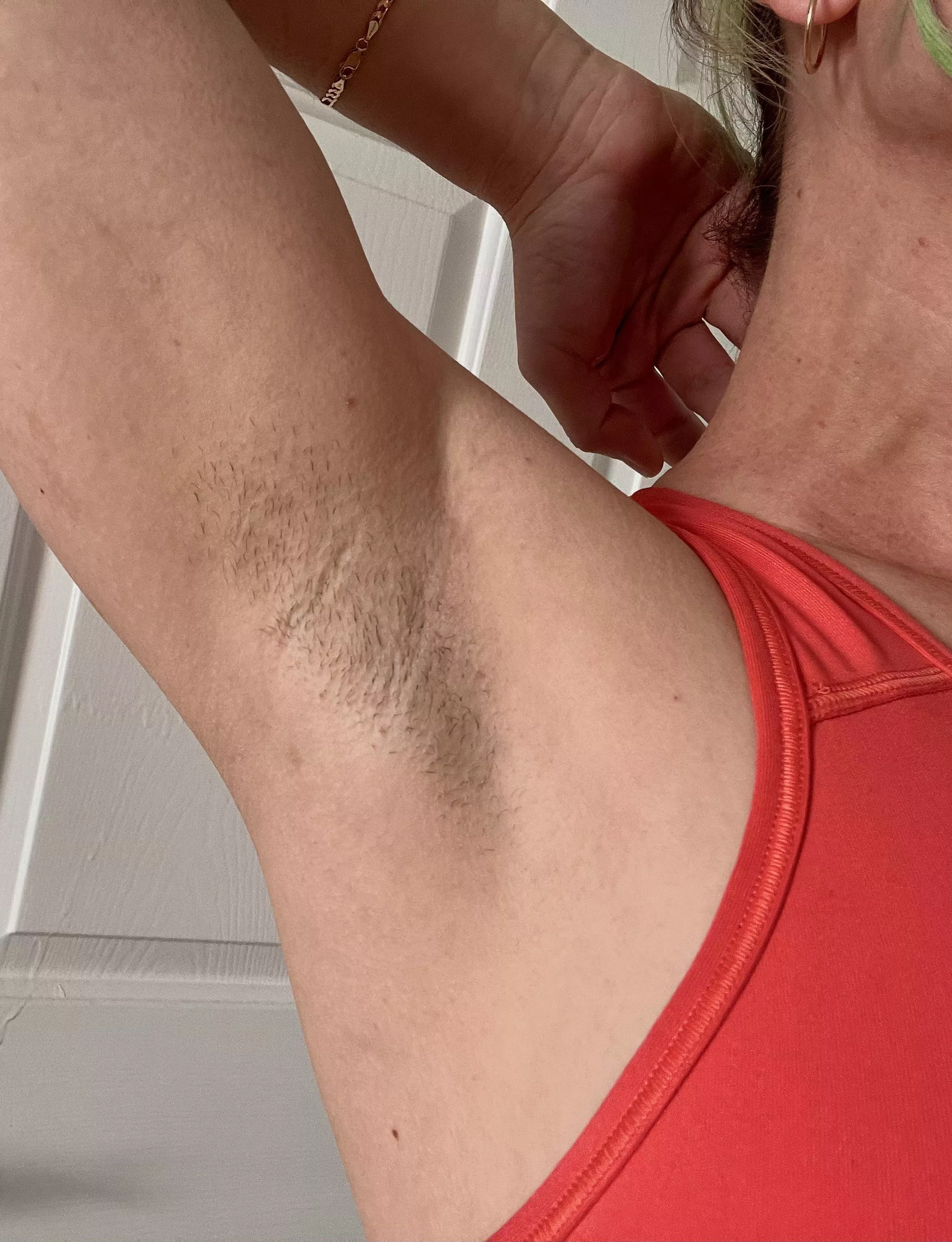 It was arm day at the gym & I didn’t wear any deodorant hehehe 🤭