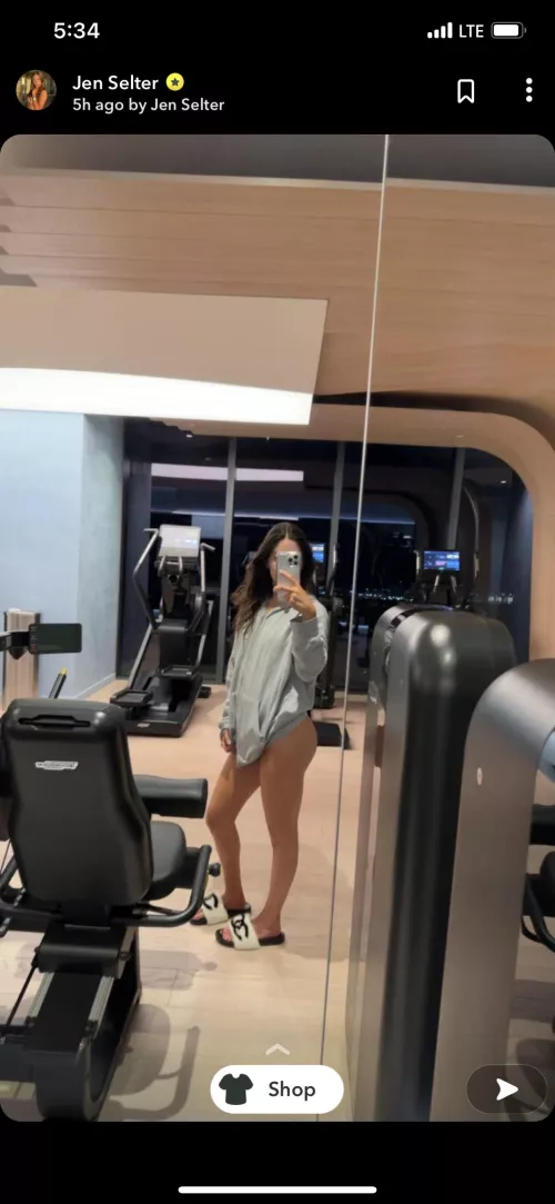 Jen showing off her sexy legs