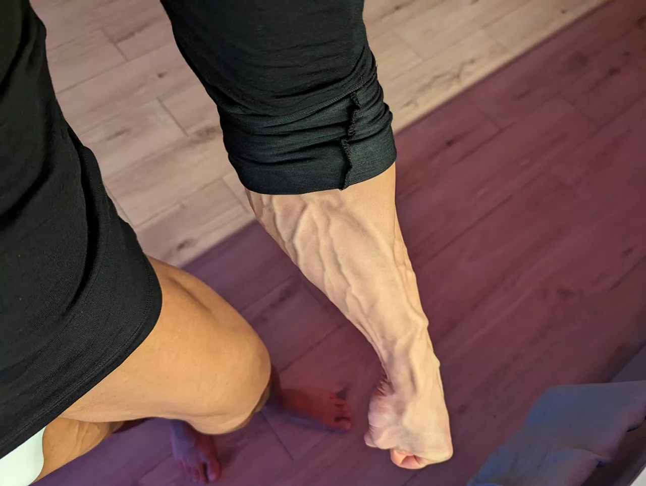 love flexing my veiny forearms!