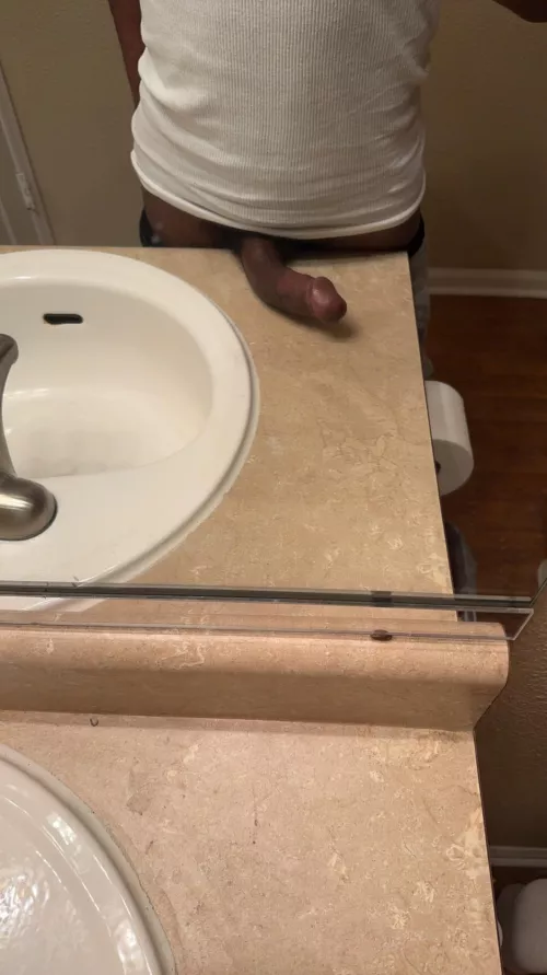 Meet me in the bathroom😏