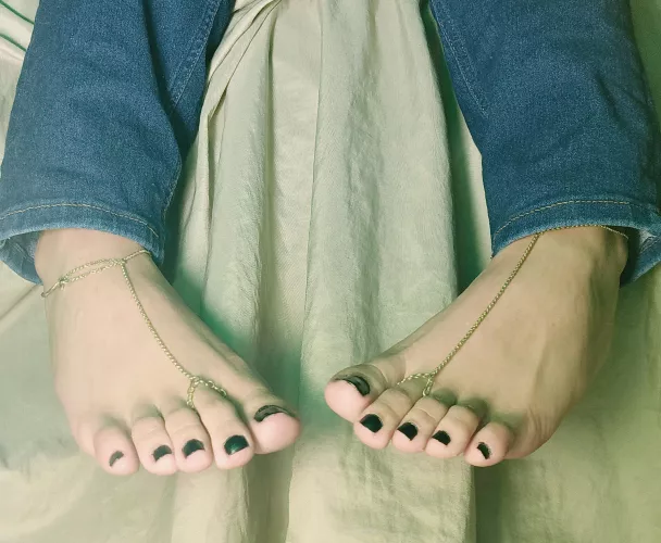 My feet need to feel your tongue