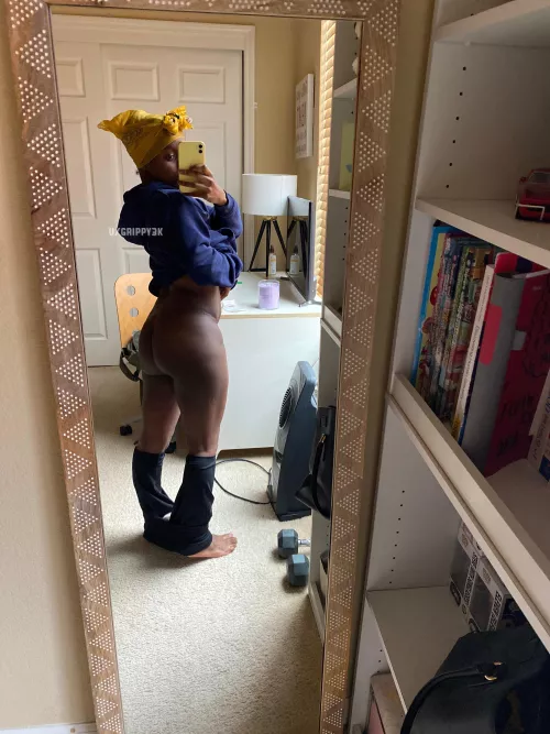 Ned to put my legs on your shoulders