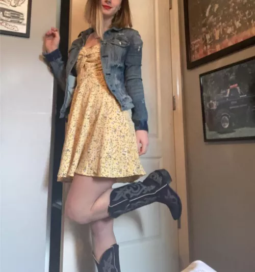 No bra or panties underneath. Was a windy day😏