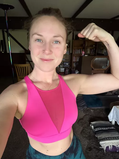 Nothing like hot pink motivation first thing in the morning 😻