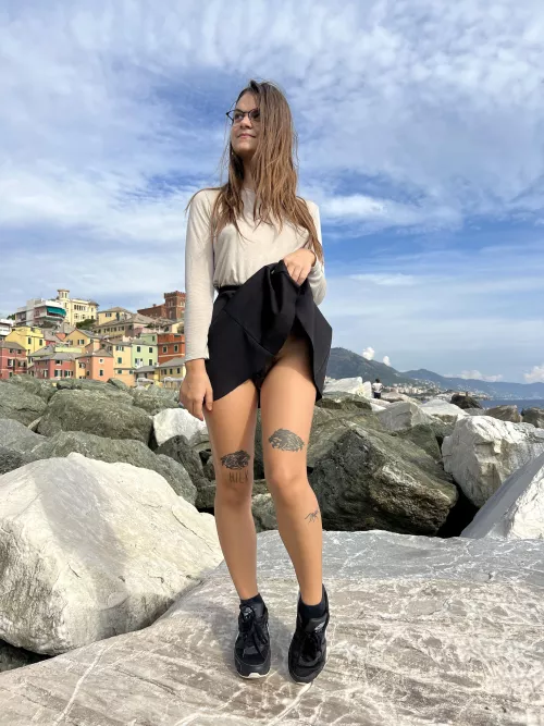 Showing my bushy pussy at sun light