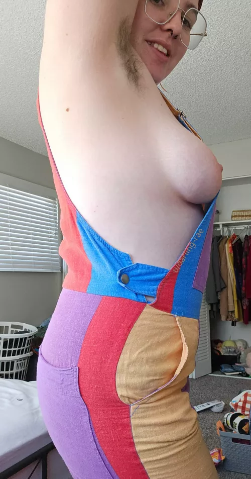 The perfect outfit to show off my big tits & hairy pits!